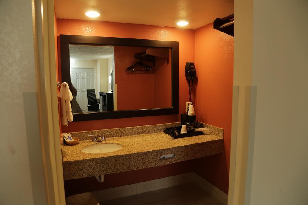 Budget Inn - Washington ภายนอก รูปภาพ
